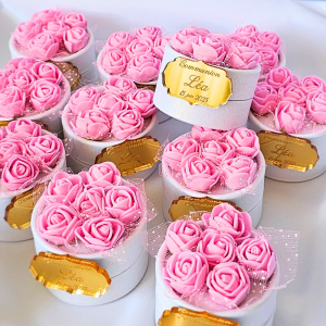 boite fleurie boite à dragées cadeau invité dragées aux amandes dragées dorées