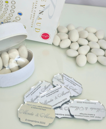 plaques gravées argentées pour boites à dragées personnalisées